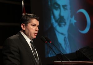 Akif rahmetle anıldı